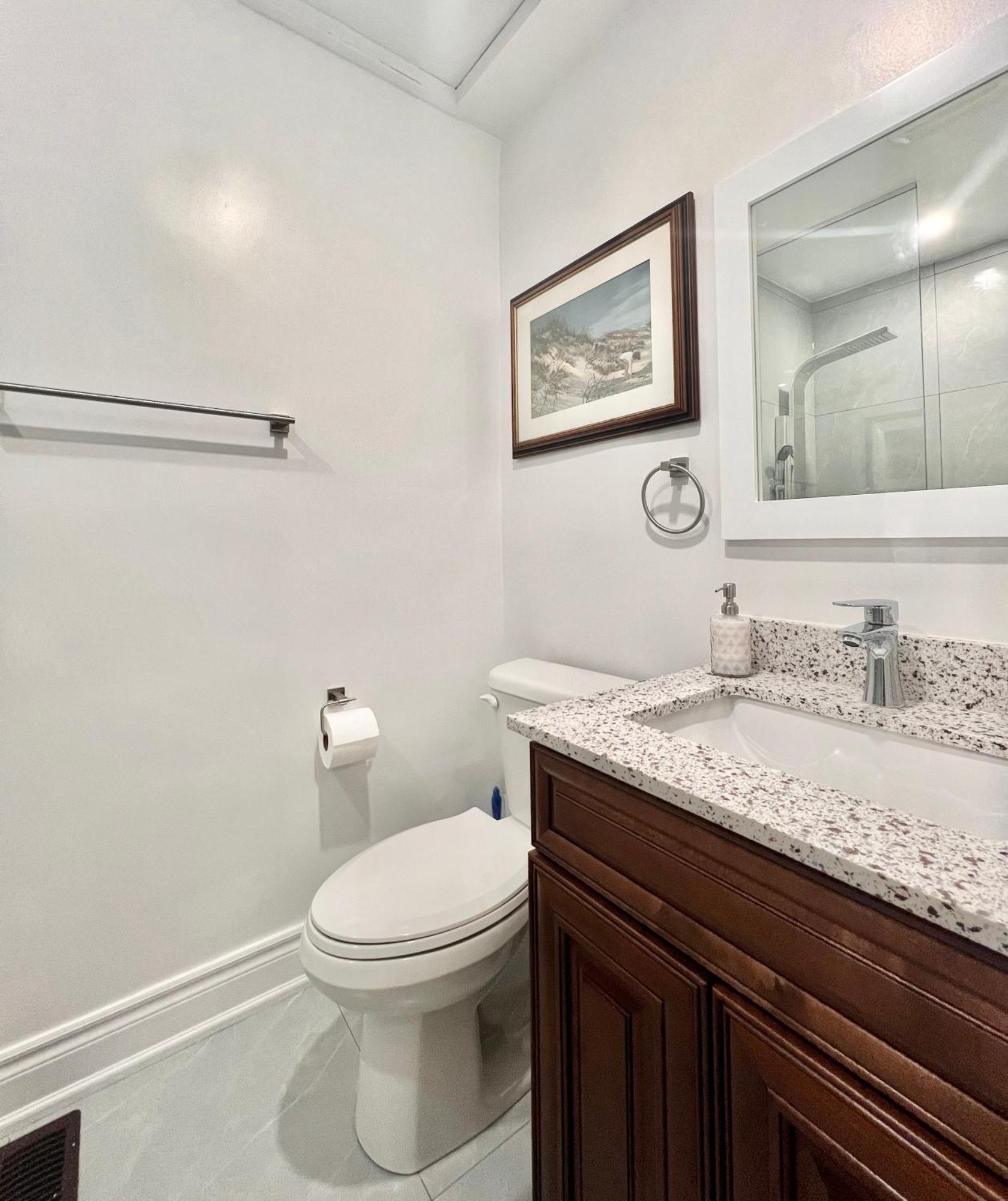 Upgraded Rooms With Bath 7-Min To Subway Near Downsview Rogers Stadium Toronto Exteriör bild
