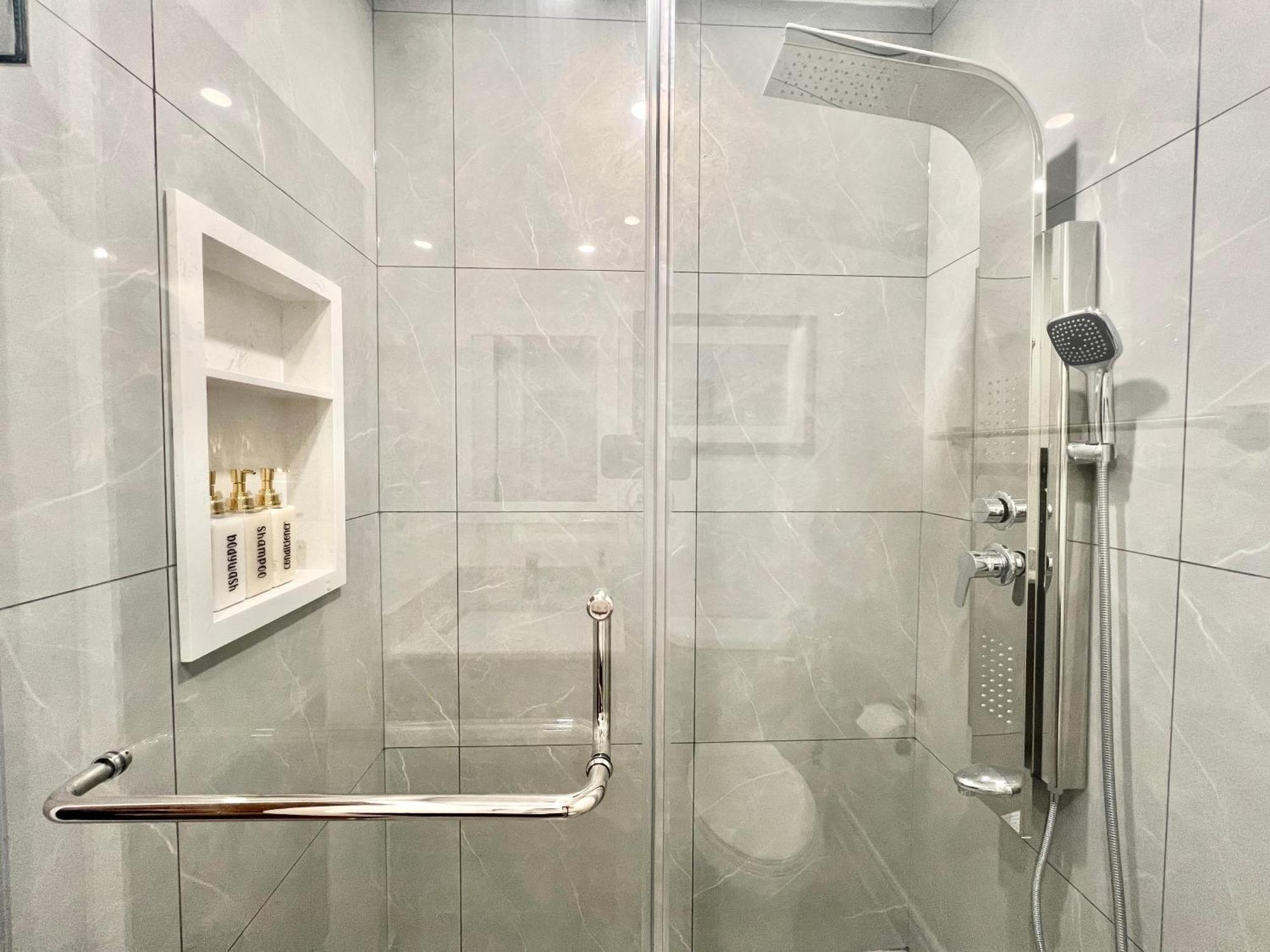 Upgraded Rooms With Bath 7-Min To Subway Near Downsview Rogers Stadium Toronto Exteriör bild