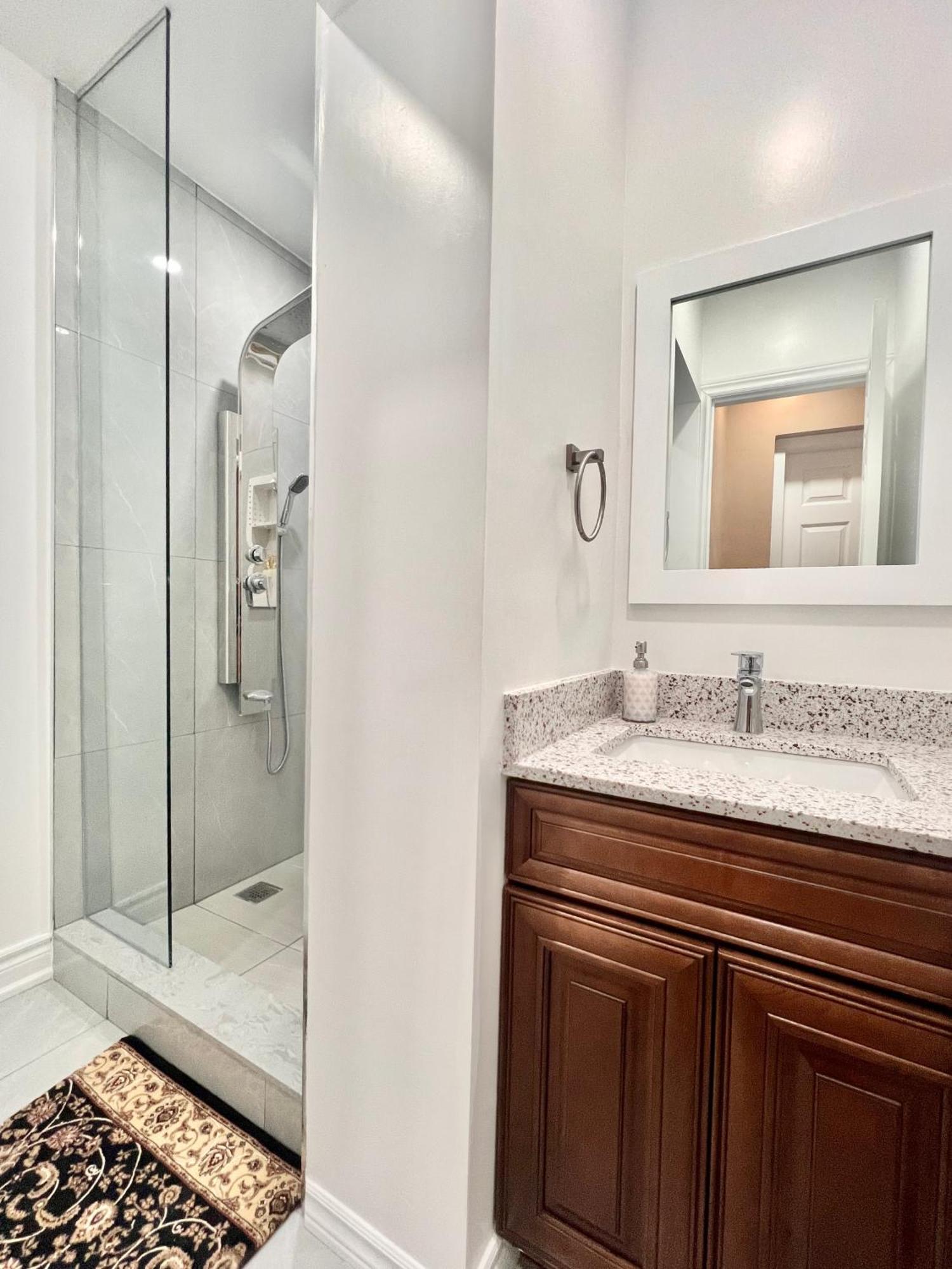 Upgraded Rooms With Bath 7-Min To Subway Near Downsview Rogers Stadium Toronto Exteriör bild